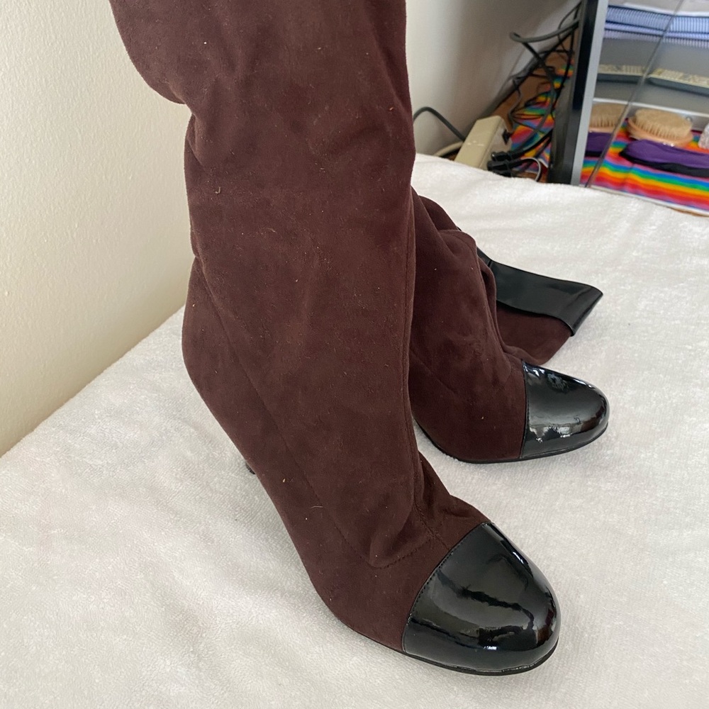 Boot - Picture 2 of 5